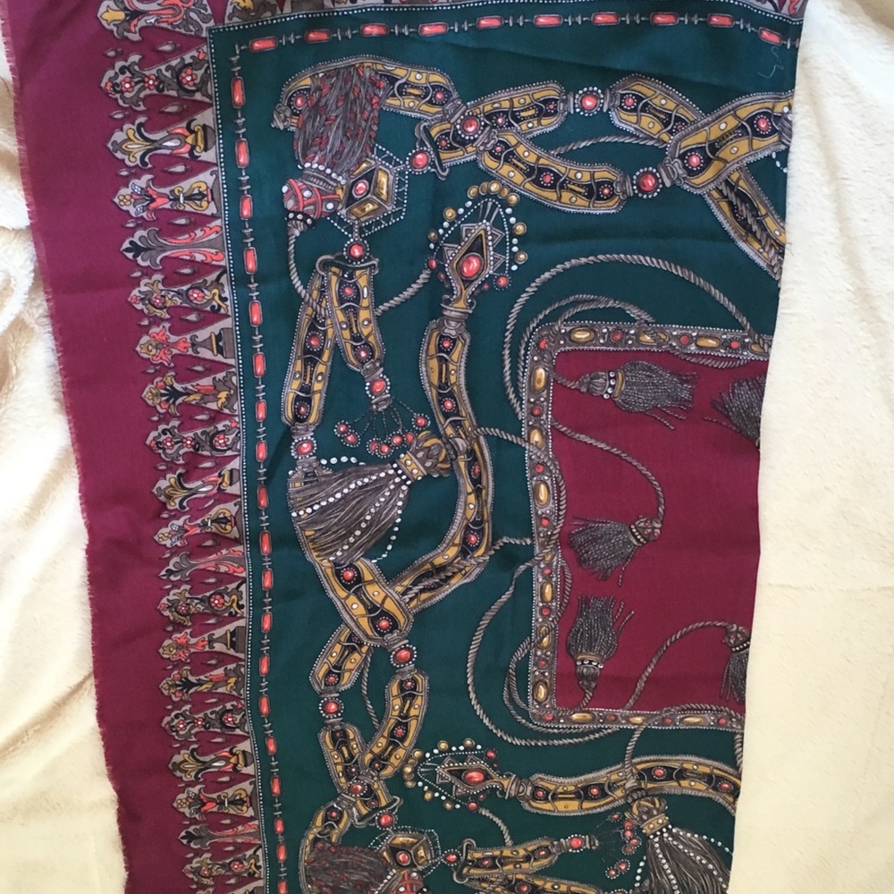 Very large shawl/scarf